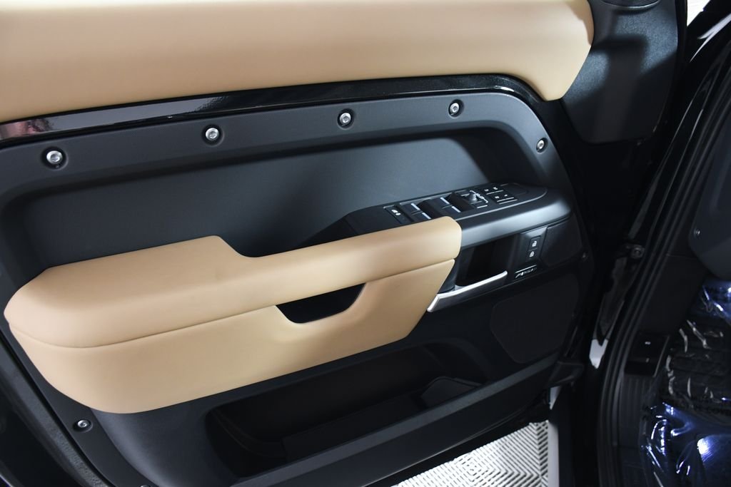 New 2026 Santorini Blk Land Rover S image 14
