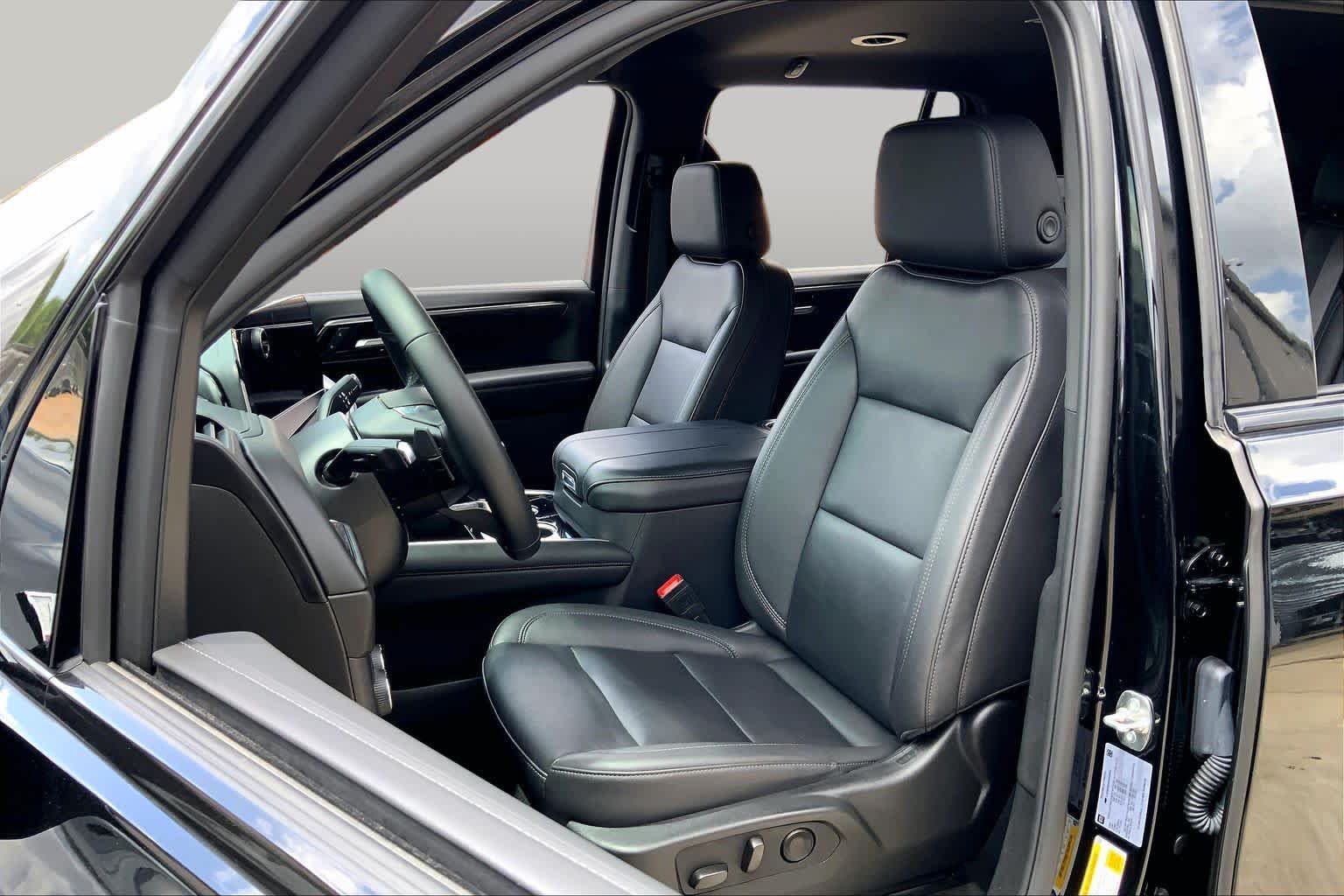 Used 2025 Black Chevrolet Z71 image 8