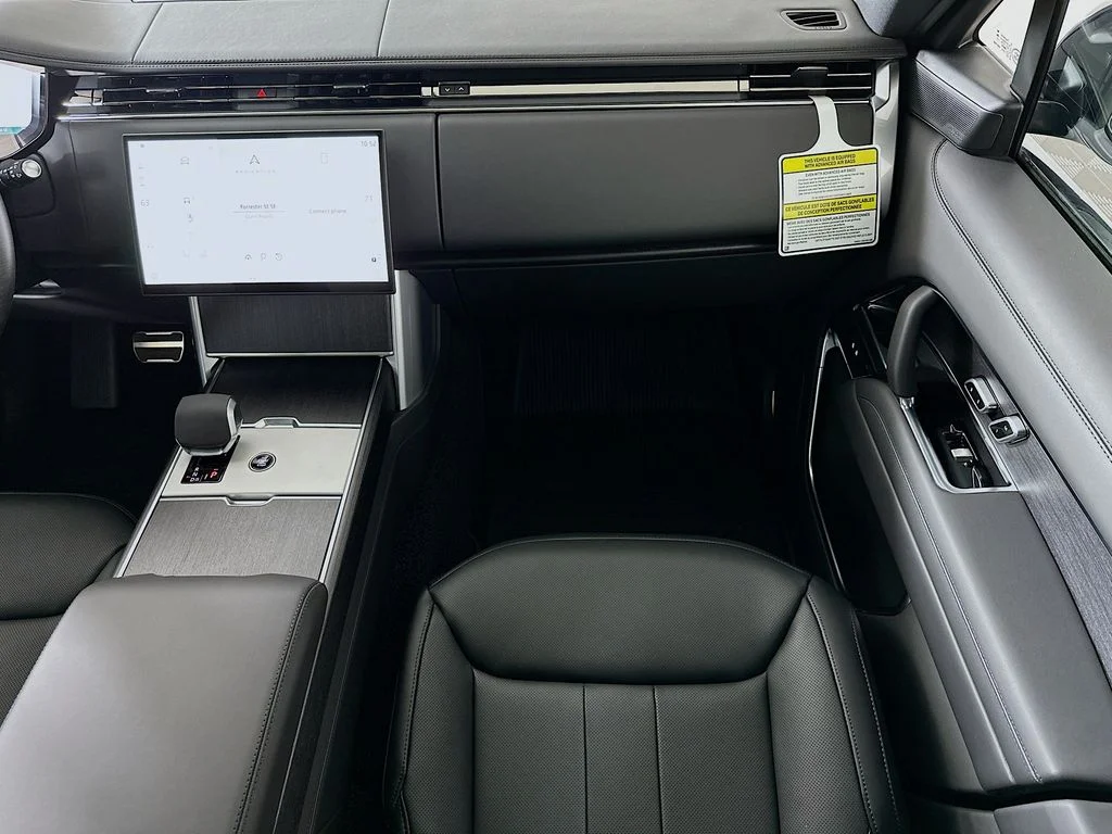 New 2026 Santorini Black Land Rover SE image 27