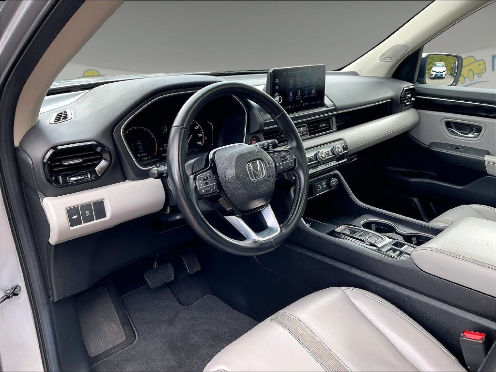 Used 2024 Silver Honda Touring image 8