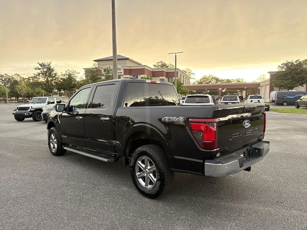 Used 2025 Black Metallic Ford XLT image 5