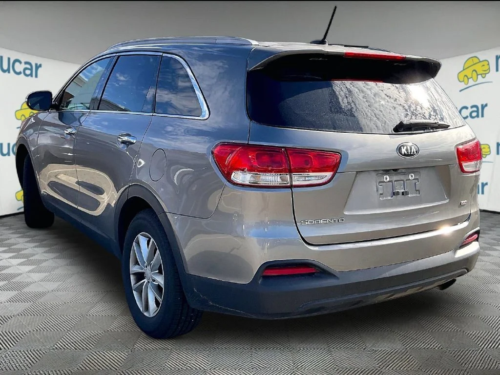 Used 2017 Silver Kia LX image 3