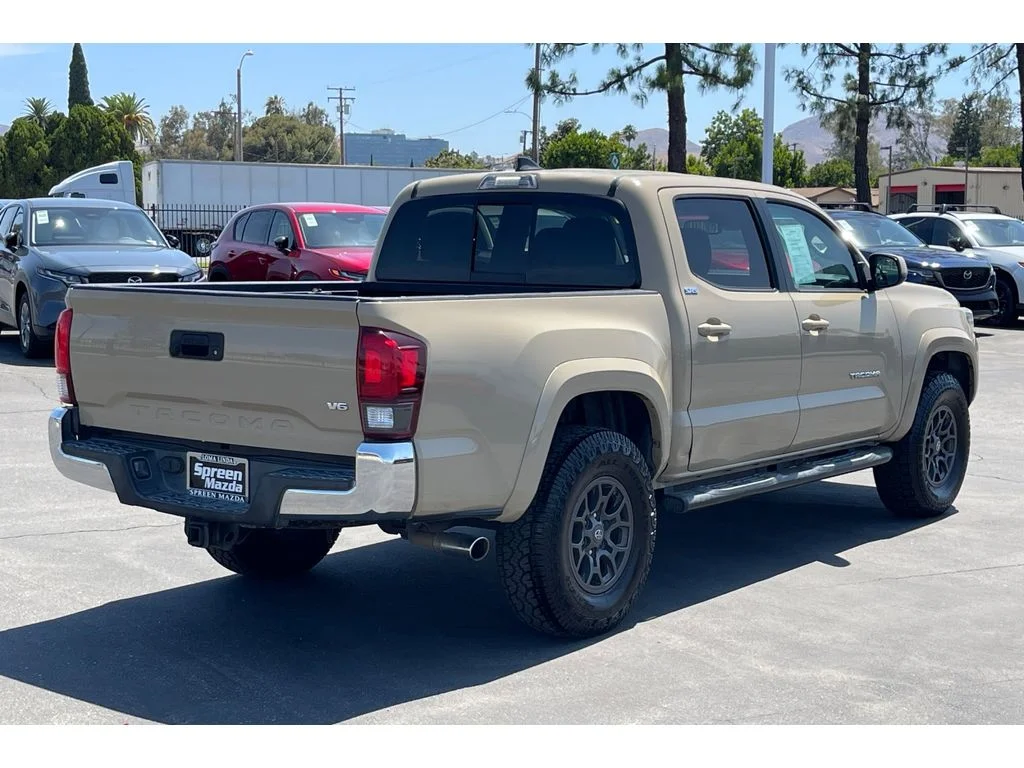 Used 2018 Quicksand Toyota SR5 image 7