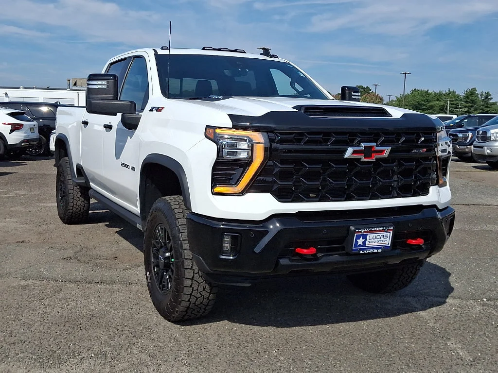 Used 2025 White Chevrolet ZR2 image 2
