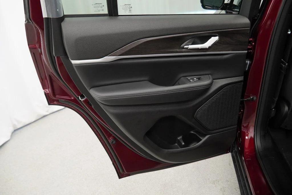 New 2026 Velvet Red Pearl-Coat Exterior Paint Jeep Laredo Altitude image 30