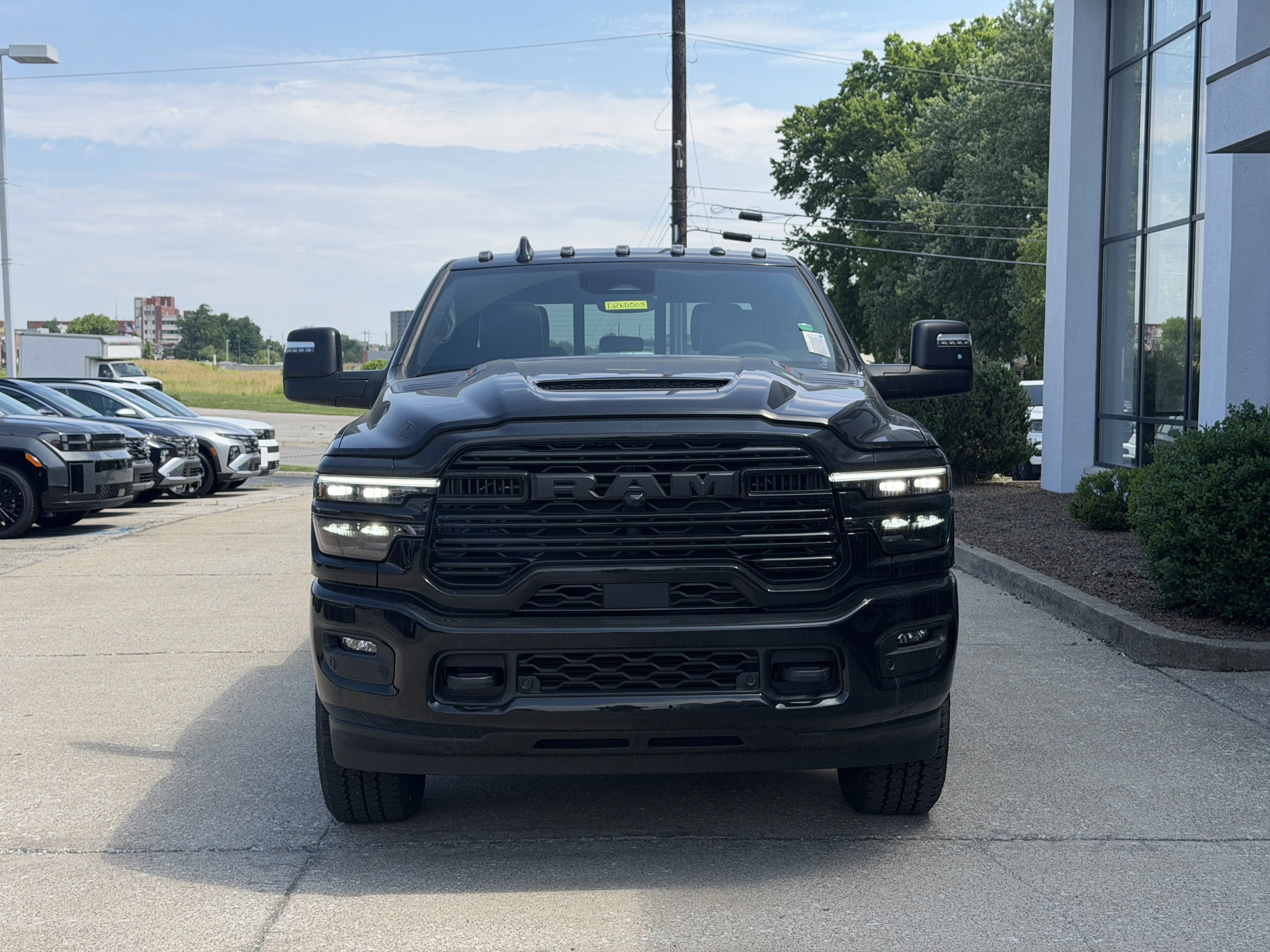 New 2026 Diamond Black Crystal Pearl-Coat Exterior Paint RAM Laramie image 17