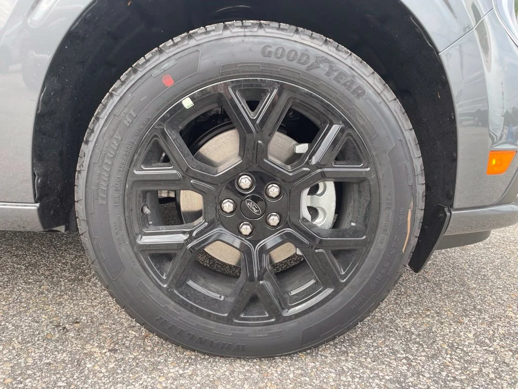 New 2026 CARBONIZED GRAY Ford Lobo High image 5