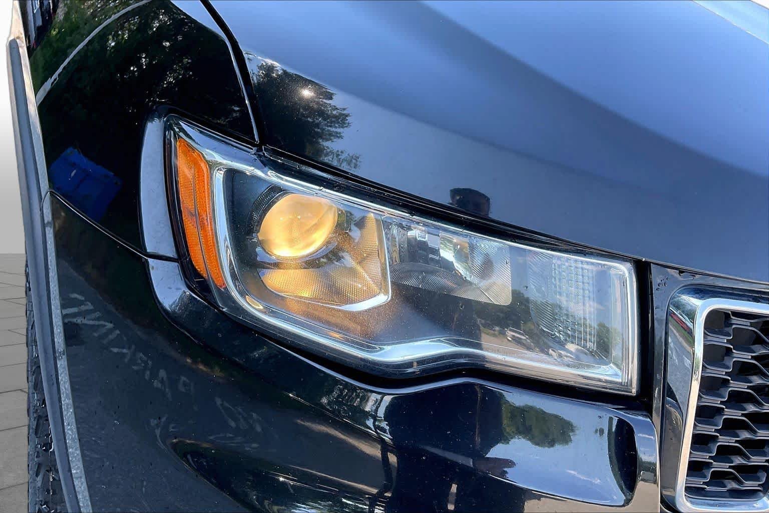 Used 2021 Diamond Black Crystal Pearlcoat Jeep Laredo X image 25