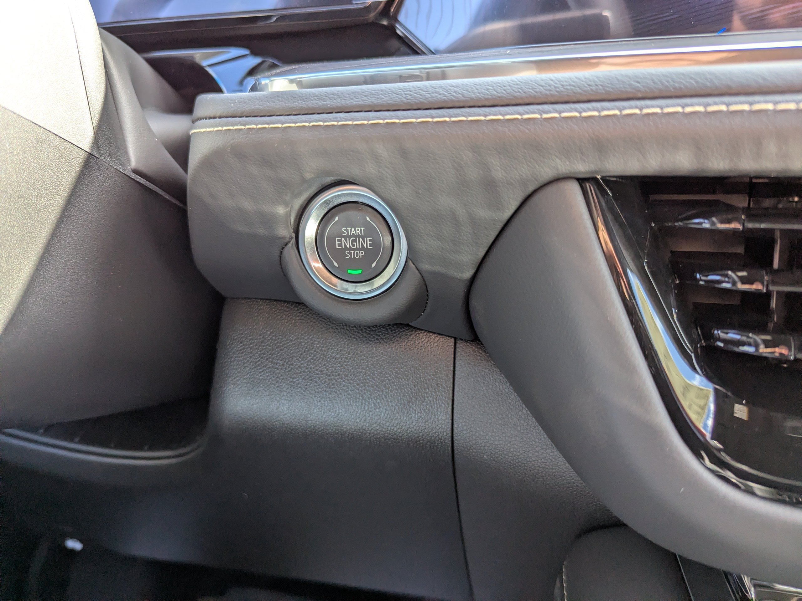 2026 Chevrolet Suburban Premier - Photo 17
