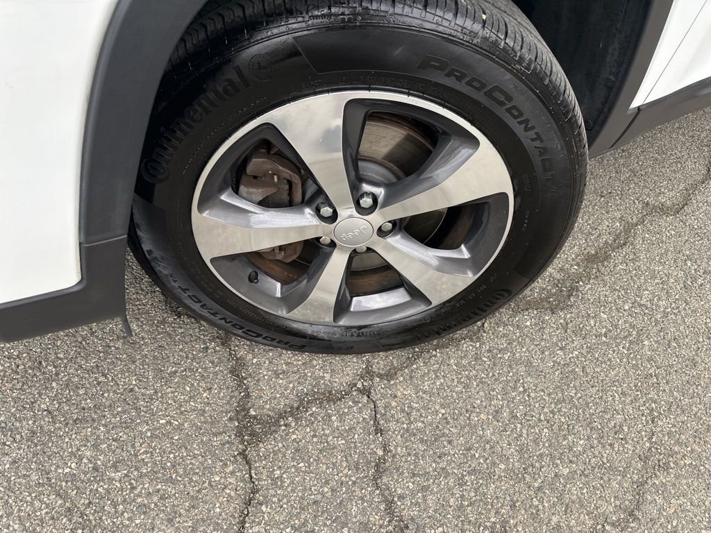 Used 2019 Jeep Cherokee Limited with VIN 1C4PJMDX5KD425297 for sale in White Plains, NY