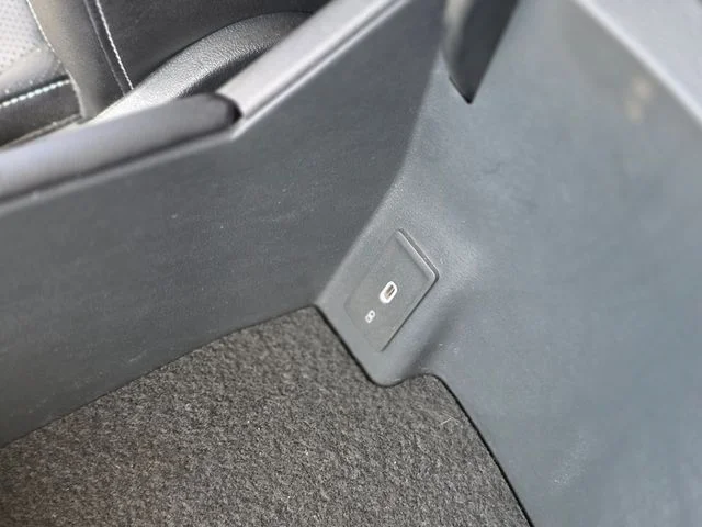 Used 2024  Volkswagen 2.0T SE w/Technology image 37