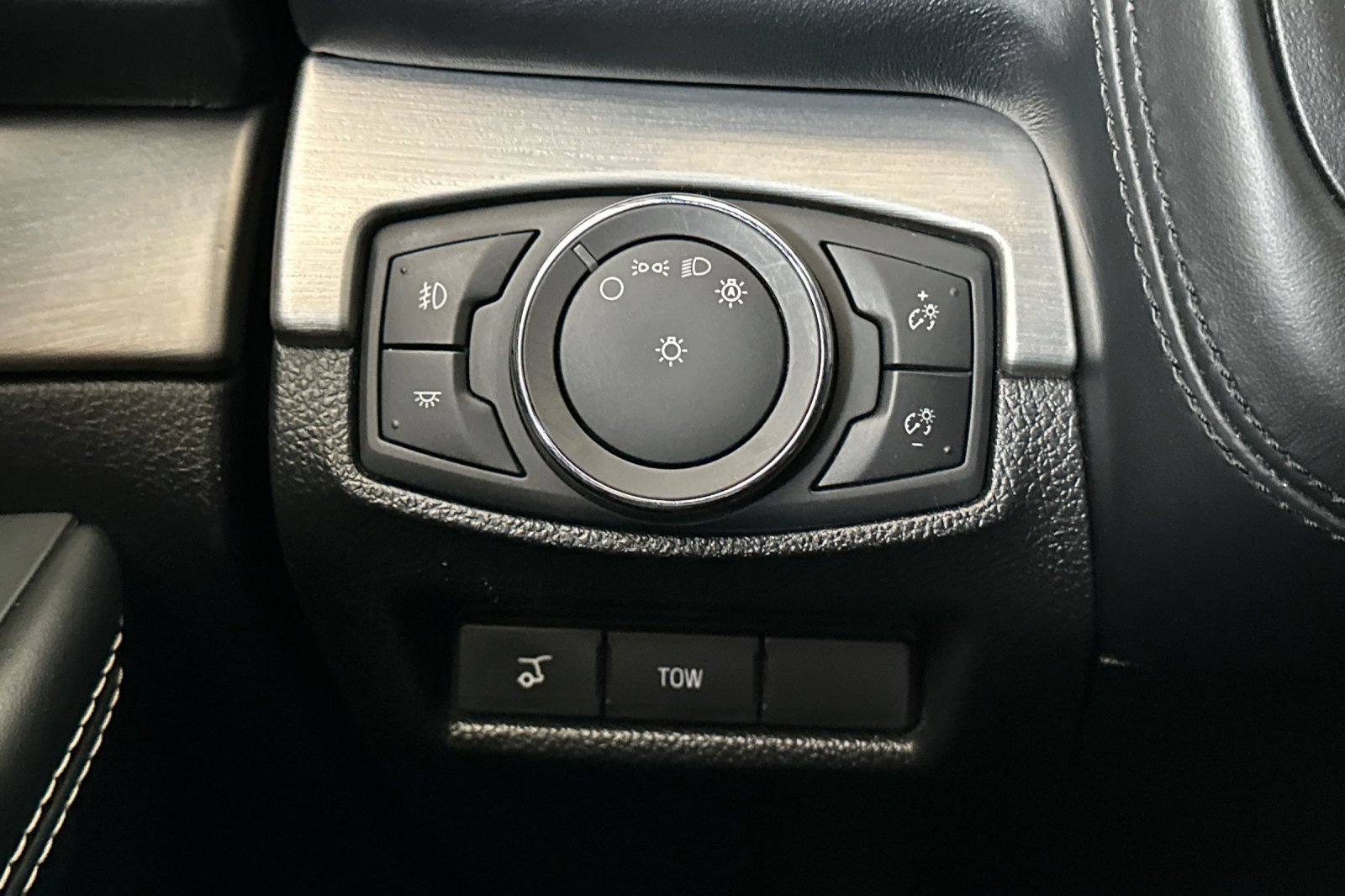 Used 2018 Gray Ford Platinum image 31