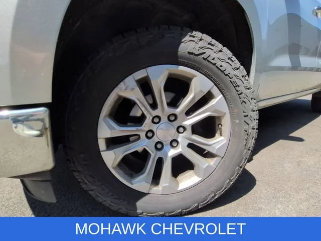 Used 2022 Silver Ice Metallic Chevrolet LTZ image 8