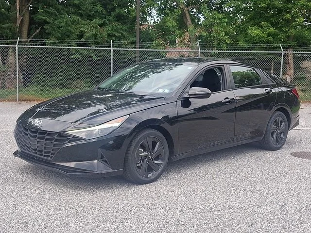 Used 2022 Black Hyundai SEL image 6