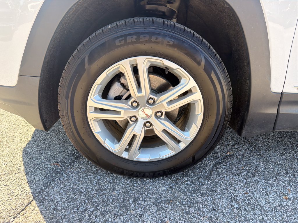 Used 2024 White GMC SLE image 11
