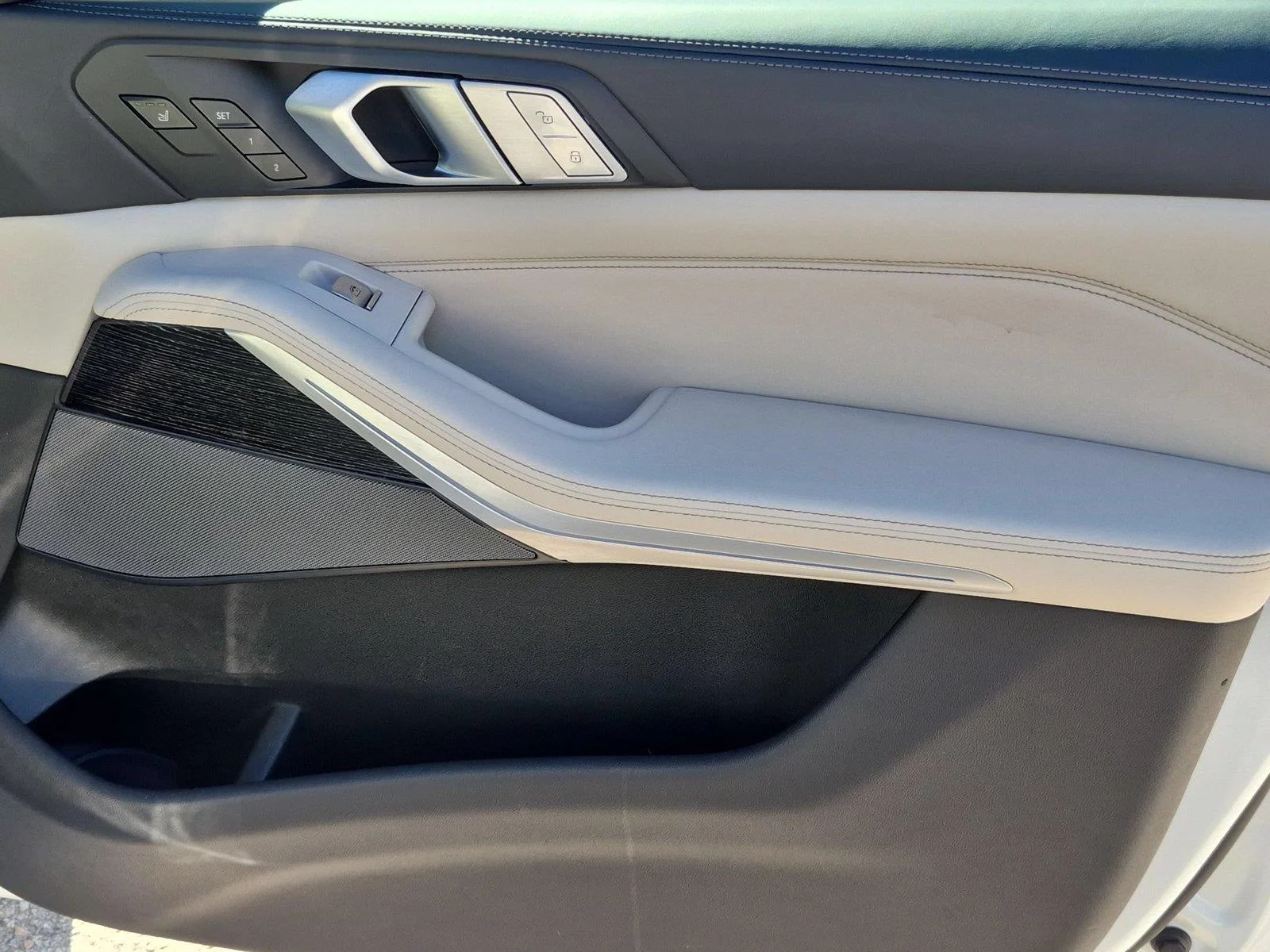 Used 2021 Mineral White Metallic BMW M50i image 35