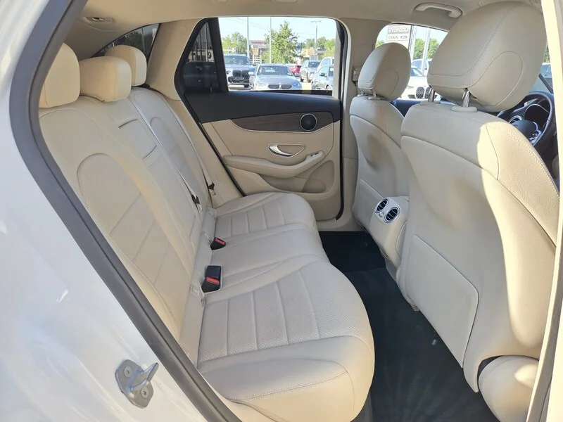 Used 2021 Polar White MERCEDES-BENZ GLC 300 SUV image 18