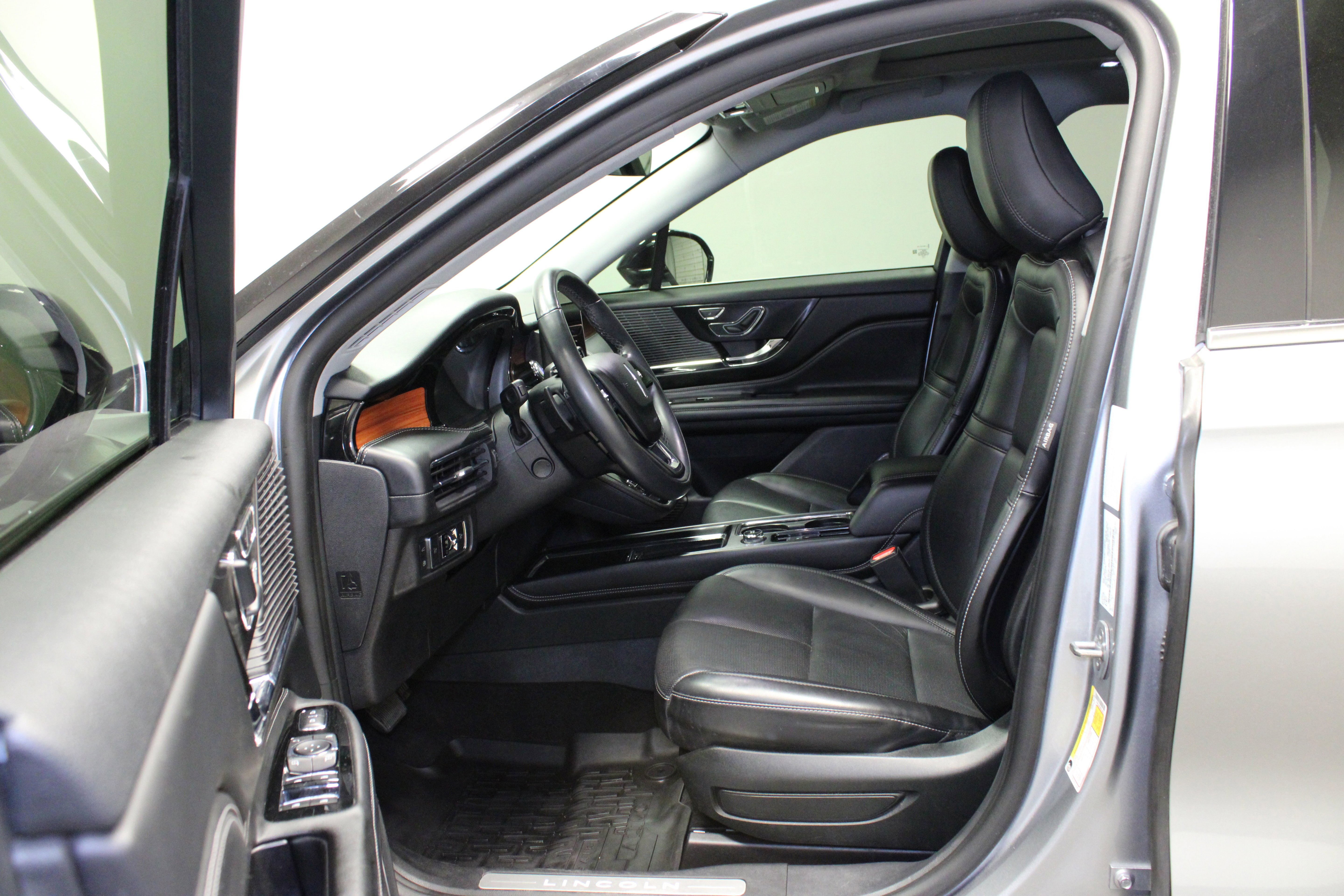 Used 2022 Silver Radiance Metallic Clearcoat Lincoln Grand Touring image 18