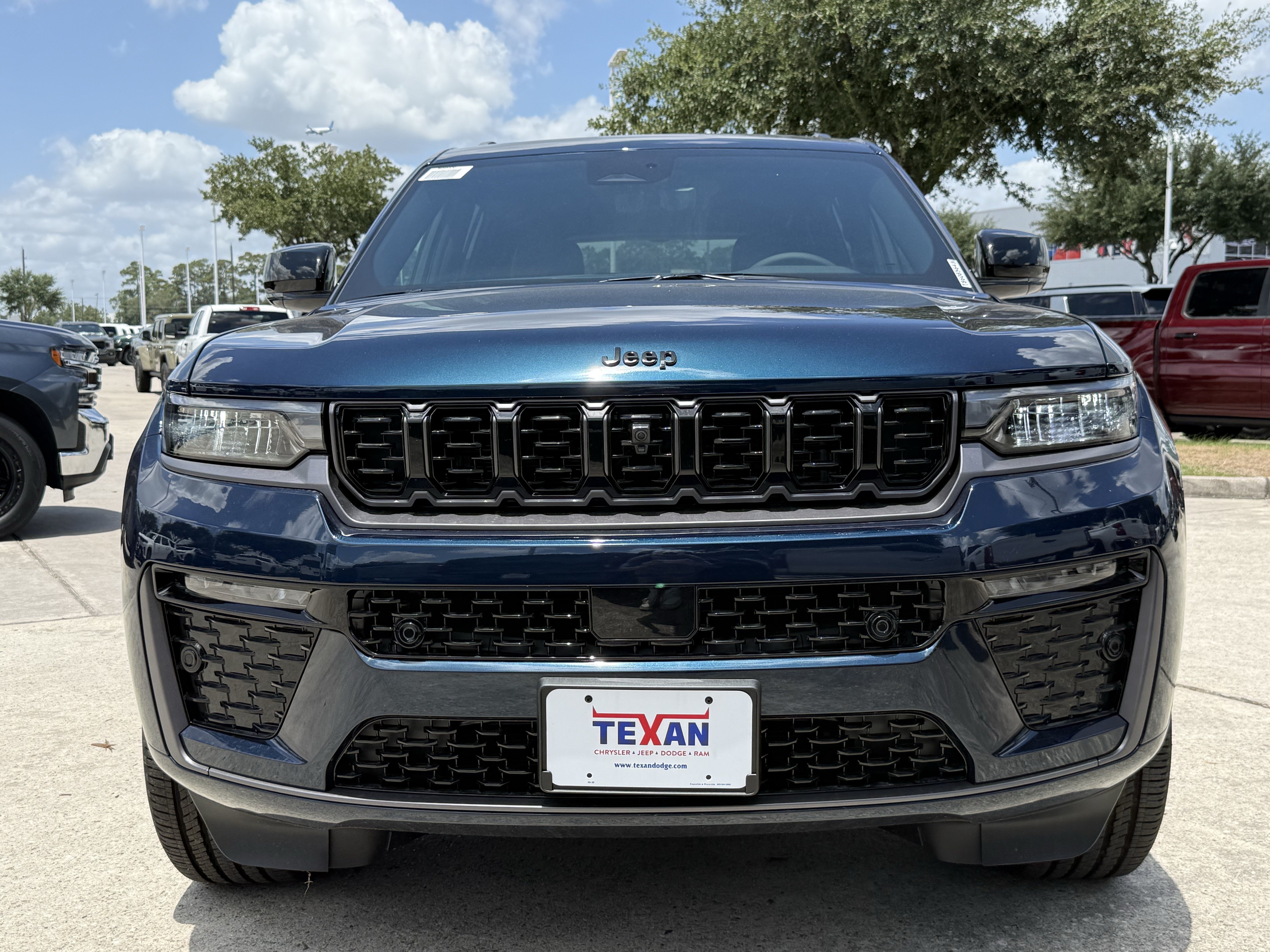 New 2026 Fathom Blue Pearl-Coat Exterior Paint Jeep Limited Reserve image 6