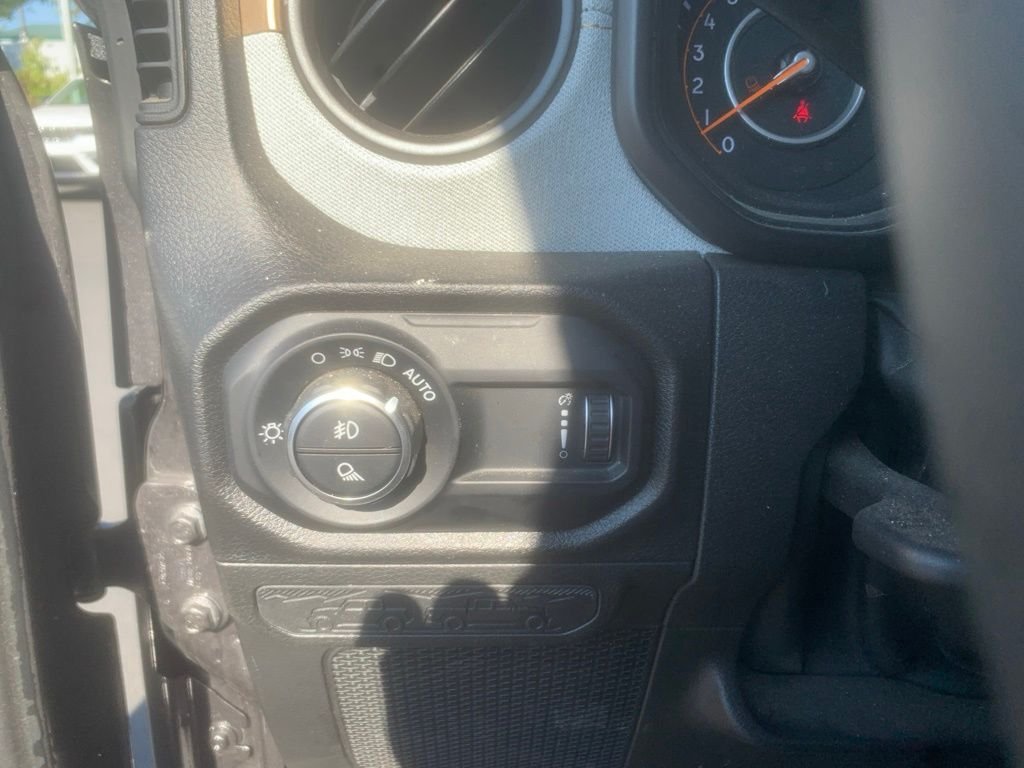 Used 2024 Granite Crystal Metallic Clearcoat Jeep Sport S image 13