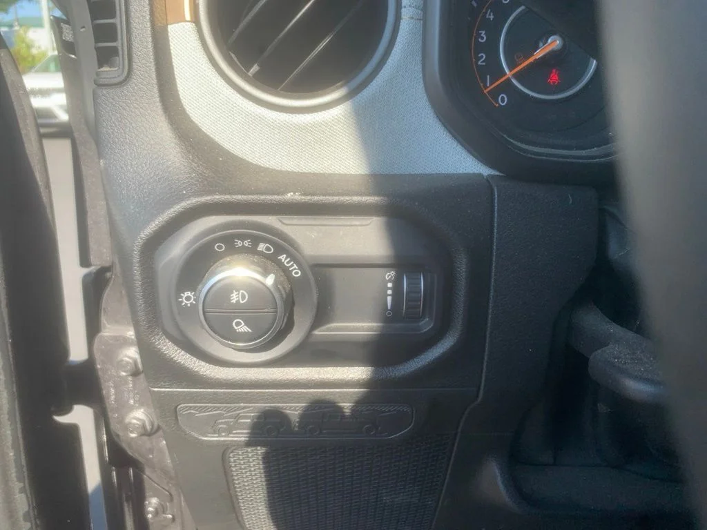 Used 2024 Granite Crystal Metallic Clearcoat Jeep Sport S image 13