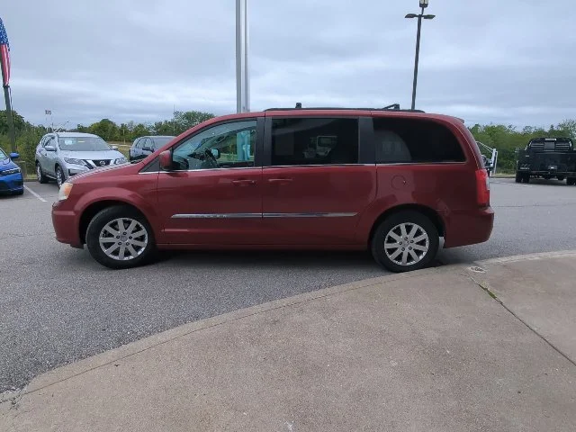 Used 2013 Red Chrysler Touring image 27