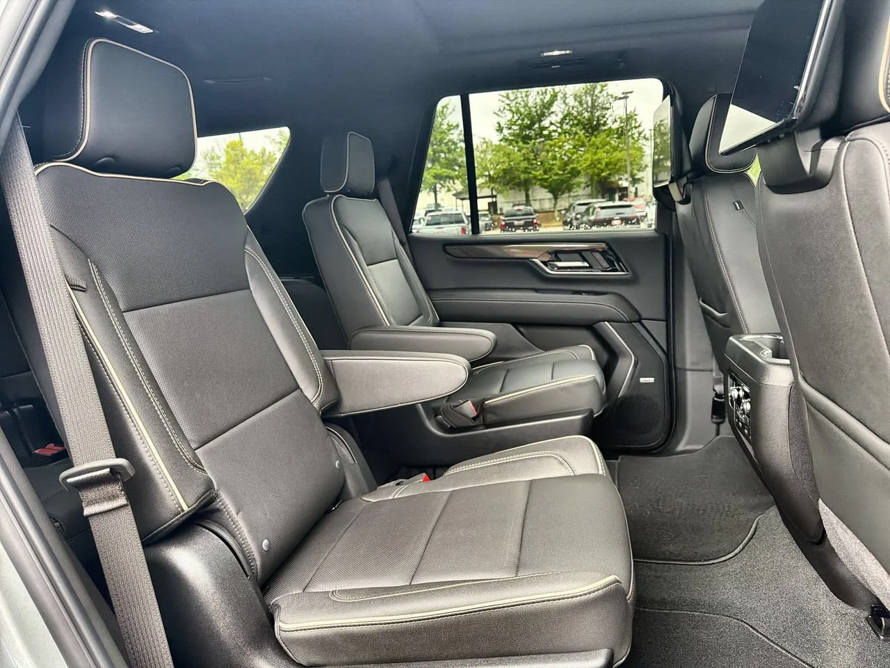 New 2026 Sterling Metallic GMC Elevation image 22