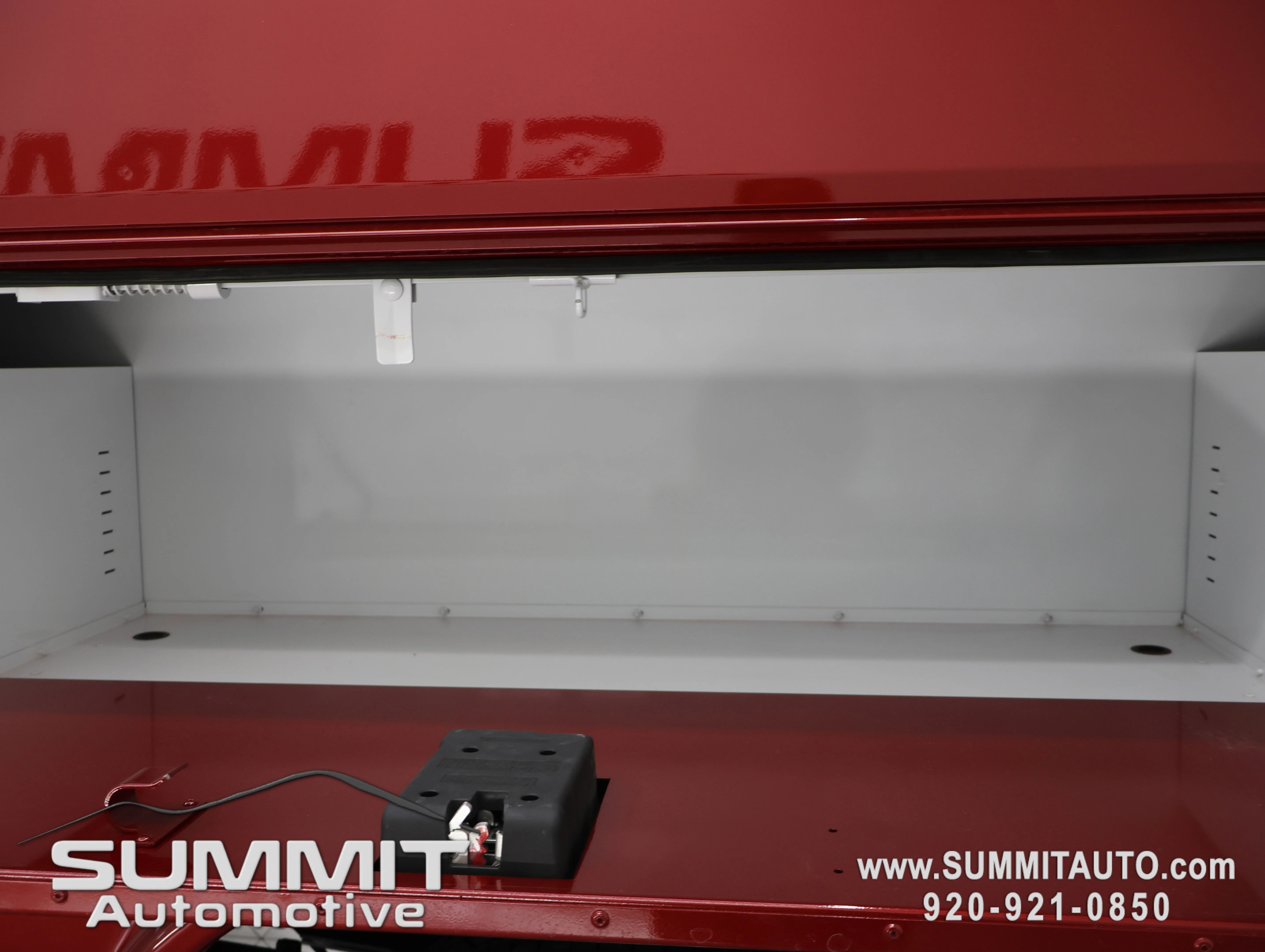 New 2026 Molten Red Pearl-Coat Exterior Paint RAM Tradesman image 33