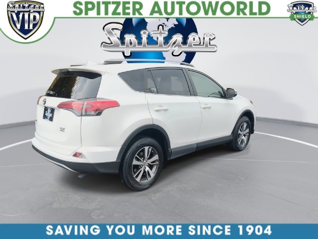 Used 2018 White Toyota XLE image 15