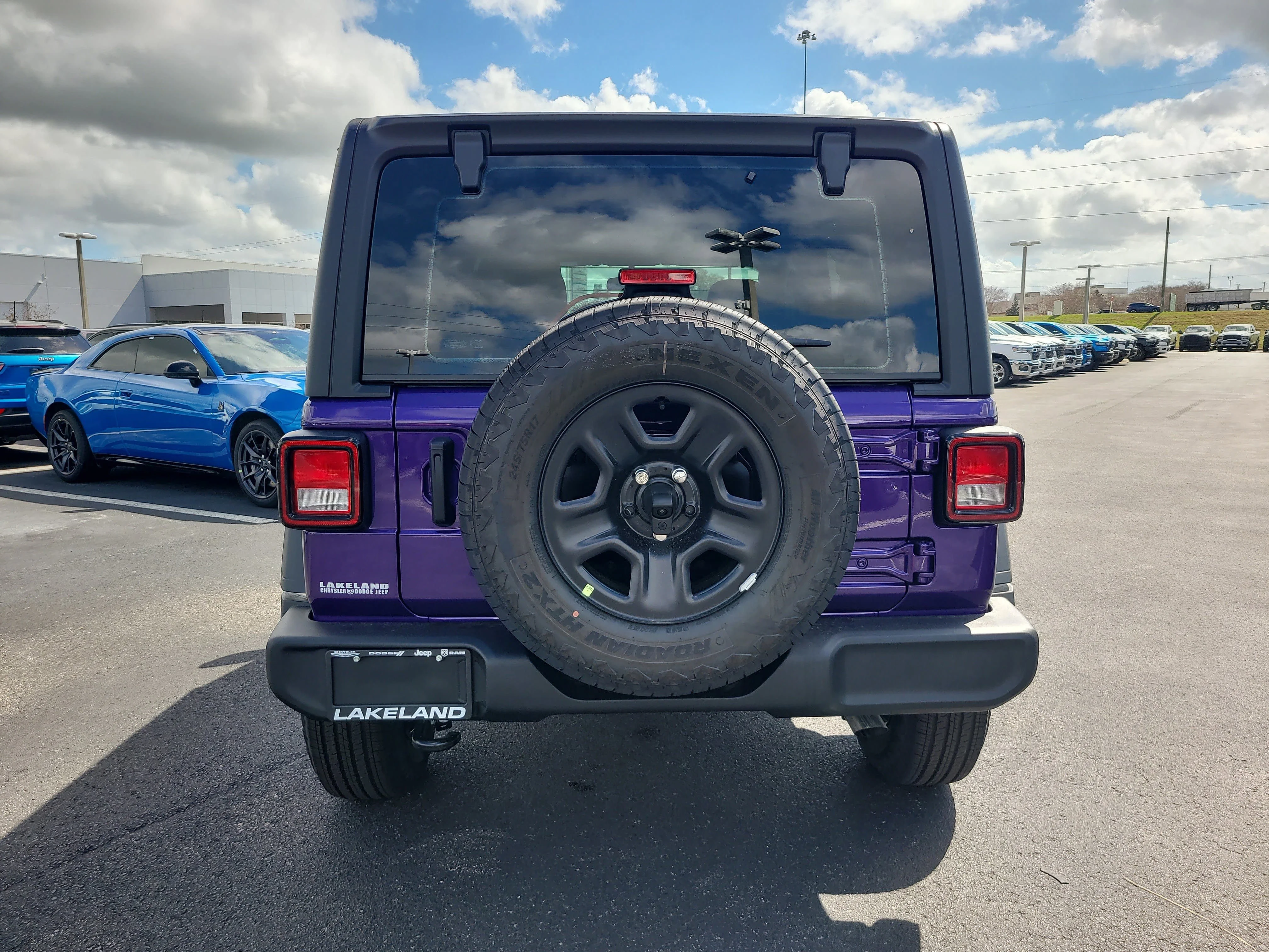 New 2026 Reign Jeep Sport image 7