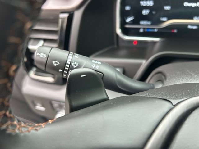 Used 2025 White GMC AT4 image 35