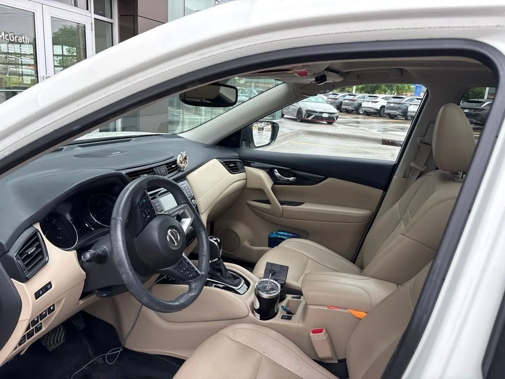 Used 2019 White Nissan SL image 6