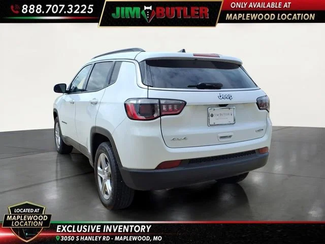 Used 2024  Jeep Latitude image 2