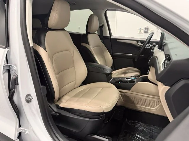 Used 2022 White Ford SEL image 33