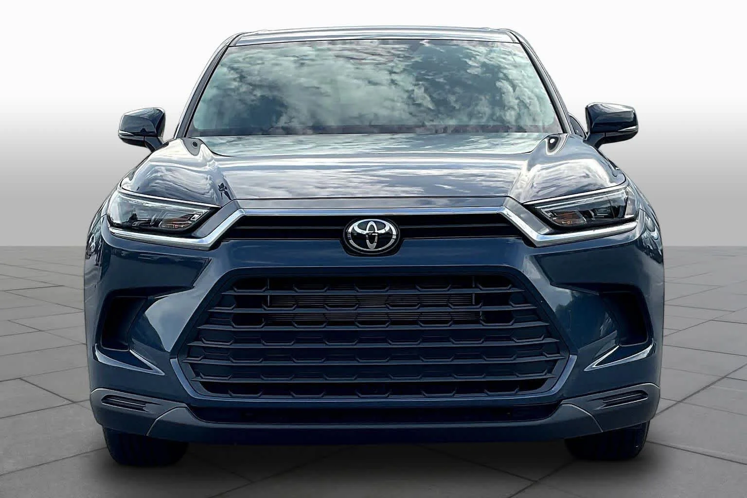 Used 2025 Storm Cloud Toyota Hybrid LE image 3