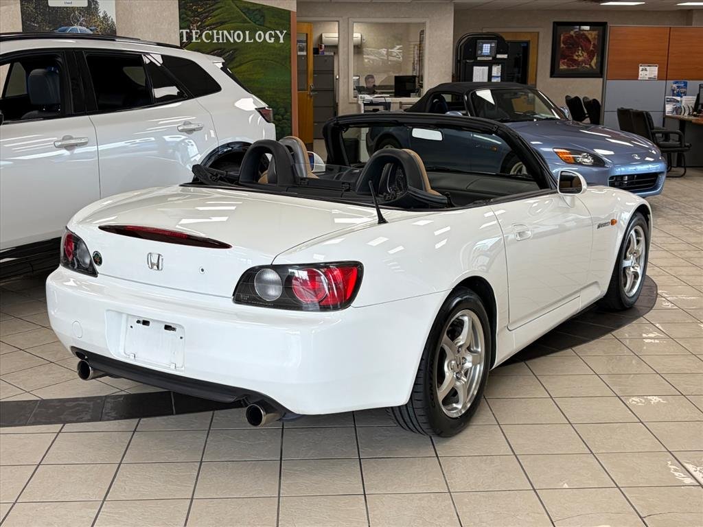 Used 2003 Grand Prix White Honda Base image 5