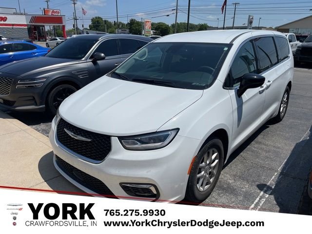 2024 Chrysler Pacifica Touring L's photo