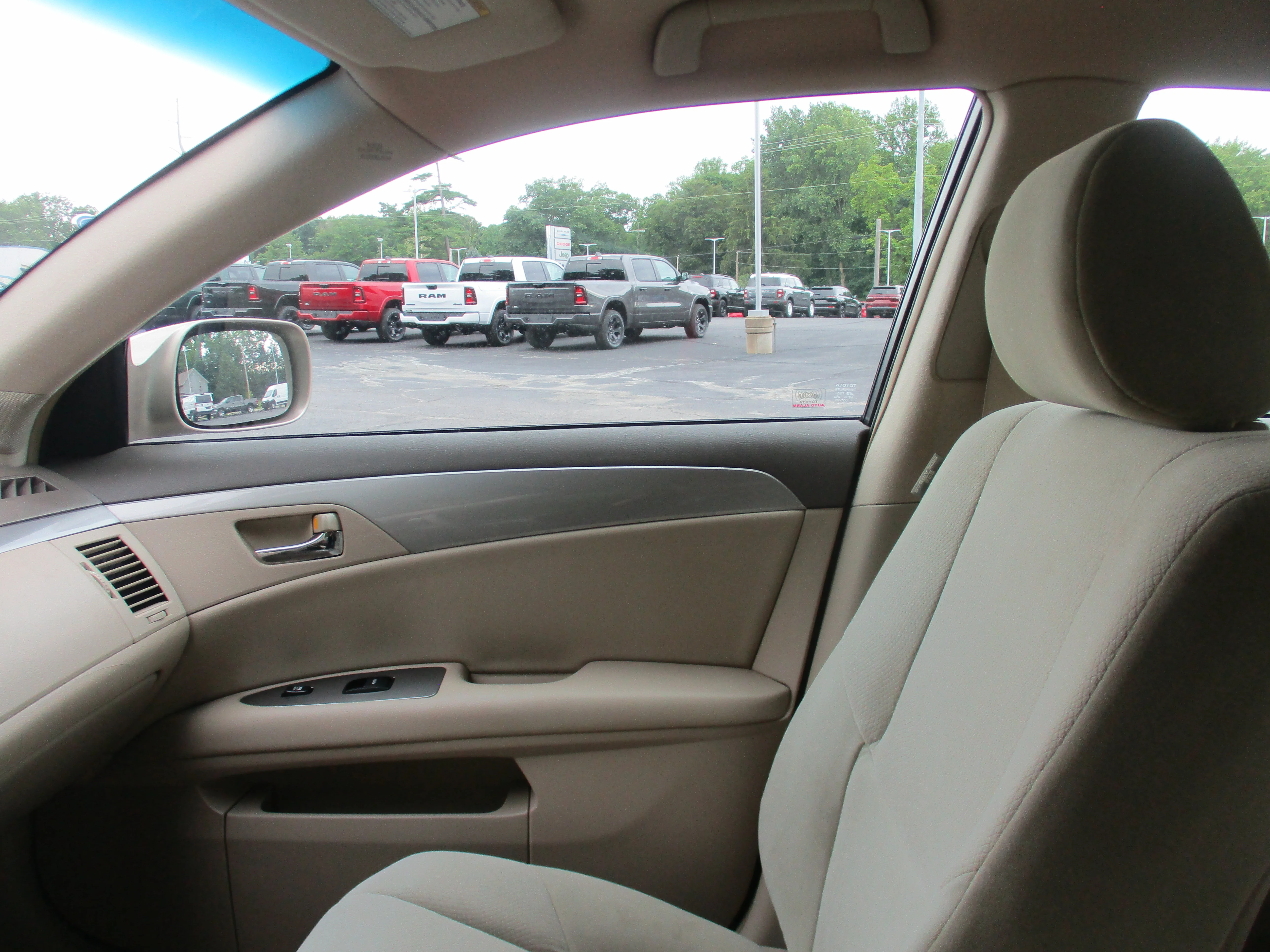Used 2007 Beige Toyota  image 33