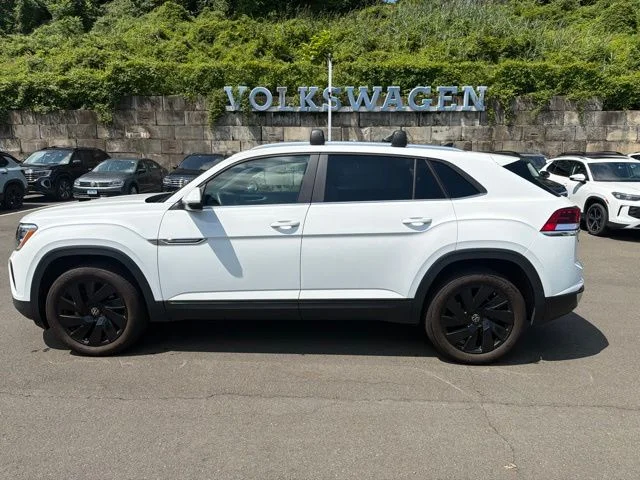 Certified Used 2024  Volkswagen 2.0T SE w/Technology image 8