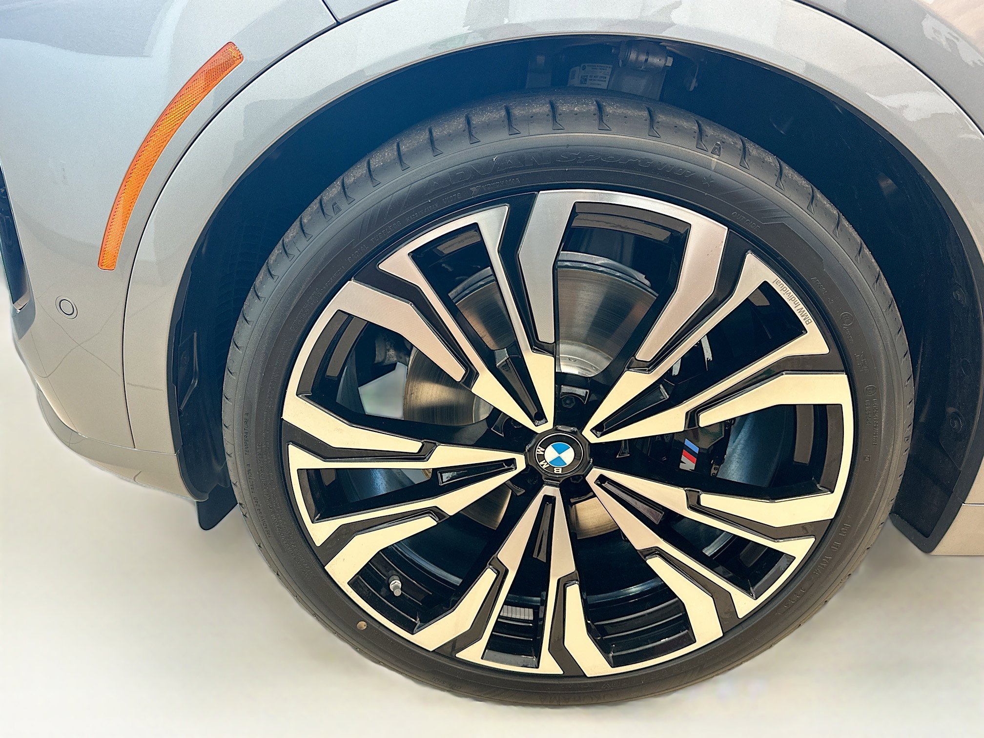 New 2026 Skyscraper Grey Metallic BMW M60i image 23