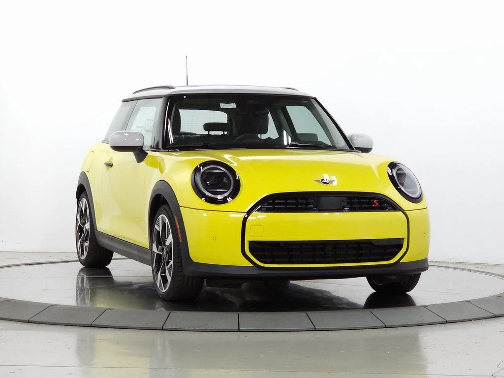 2025 MINI Hardtop Cooper S Signature's photo