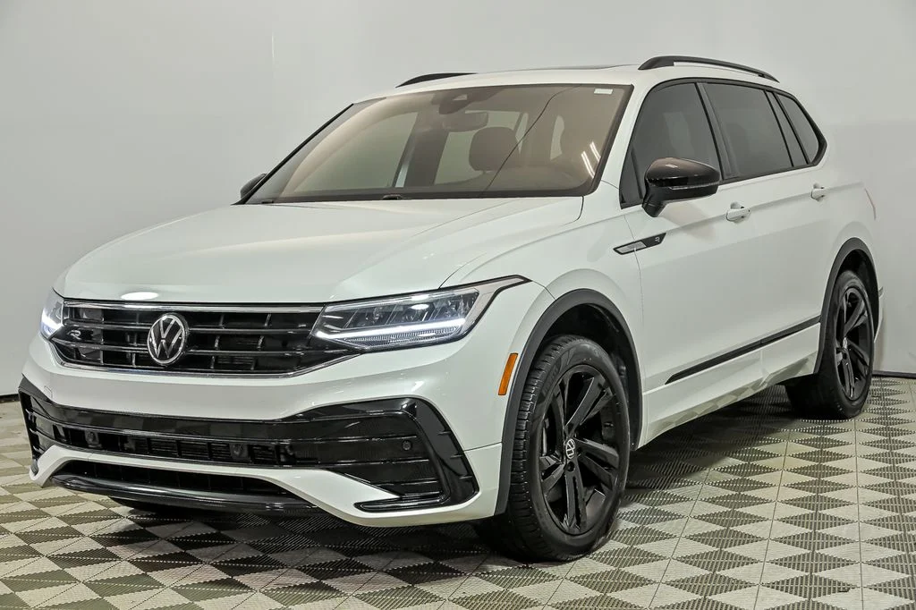Certified Used 2023 White Volkswagen 2.0T SE R-Line Black image 5