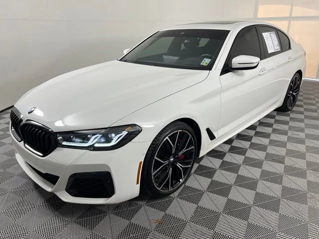 Used 2023 White BMW 540i image 3