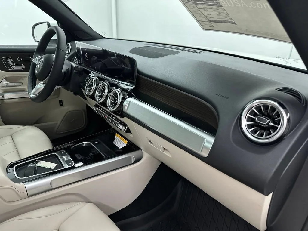 New 2026 White Mercedes-Benz GLB 250 image 25