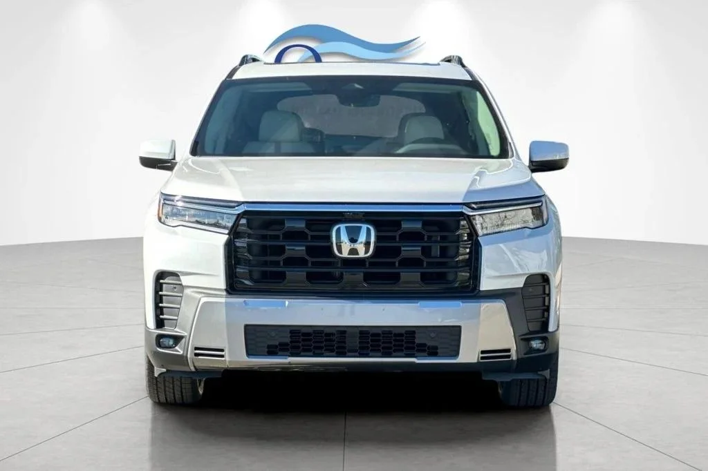 New 2026 Platinum White Pearl Honda Touring image 10