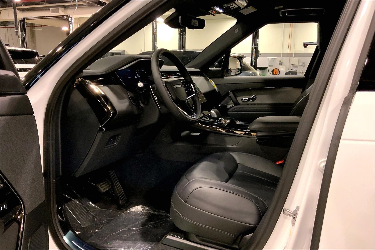 New 2026 Fuji White LAND ROVER SE image 8