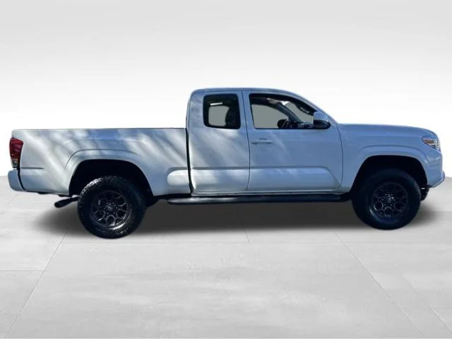 Used 2016 White Toyota SR image 6