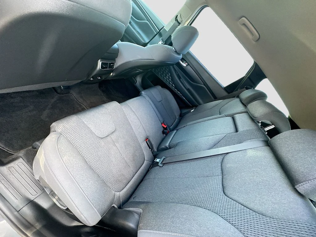 Used 2022 Hampton Gray Hyundai SEL image 19
