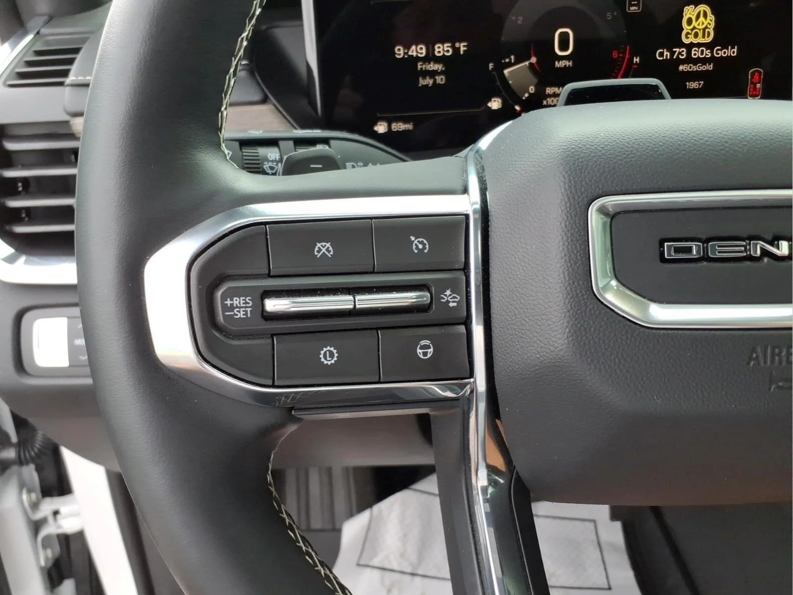 Used 2025 White Frost Tricoat GMC Denali image 22