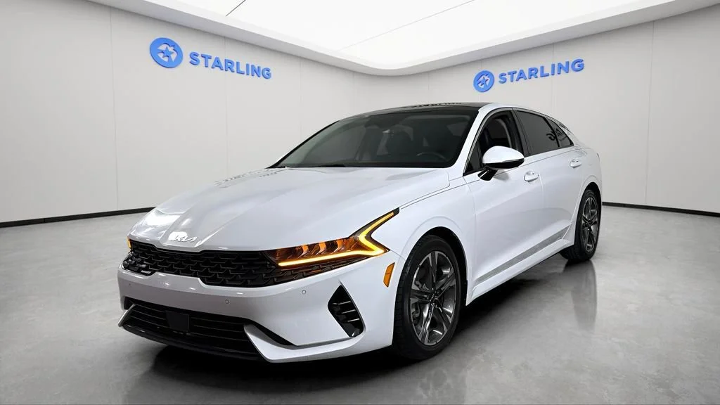 Used 2022 White Kia EX image 16